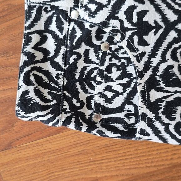 E39 by Eric A Skirt - Picture 4 of 5